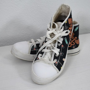 Unbranded High top shoes with Nurse print Size 6 Great Condition has a few flaws